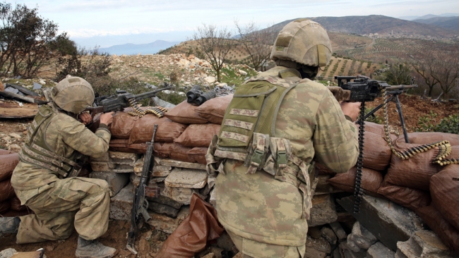 Mehmetçik Afrin'de milli piyade tüfeği MPT-76 ile nöbette